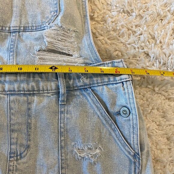 Hollister Women's Distressed Boyfriend Denim Short Overall. Light Blue. Medium - Picture 12 of 14